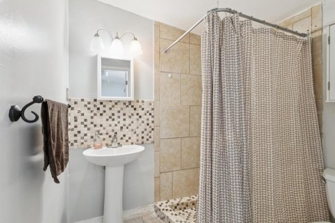 Casa en venta en Tampa, Florida, 4 dormitorios, 200.48 m2 № 1827871 - foto 21