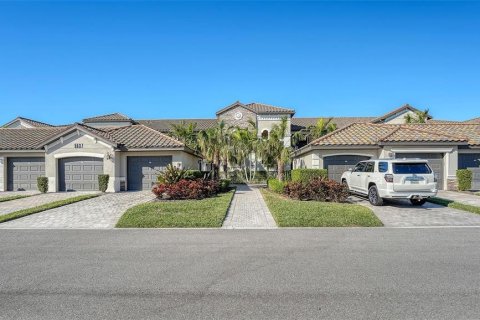 Condo in Bradenton, Florida, 2 bedrooms in LAKEWOOD NATIONAL  № 2232798 - photo 2