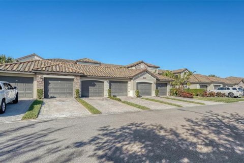 Condo in Bradenton, Florida, 2 bedrooms in LAKEWOOD NATIONAL № 2232798