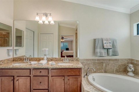 Condo in Bradenton, Florida, 2 bedrooms in LAKEWOOD NATIONAL  № 2232798 - photo 29