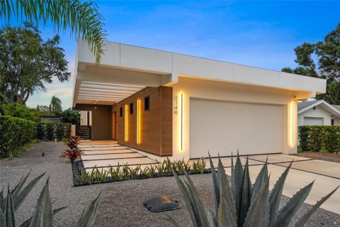 Villa ou maison à vendre à Sarasota, Floride: 4 chambres, 272.2 m2 № 2408871 - photo 2