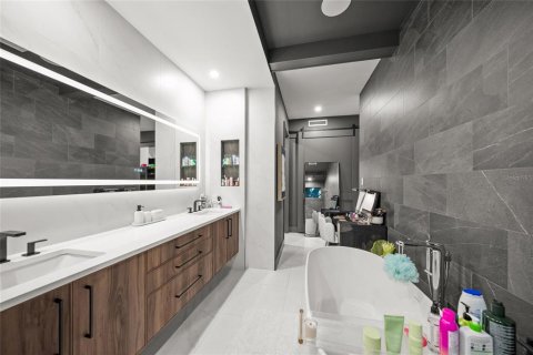 Villa ou maison à vendre à Sarasota, Floride: 4 chambres, 272.2 m2 № 2408871 - photo 20
