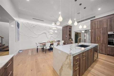 Villa ou maison à vendre à Sarasota, Floride: 4 chambres, 272.2 m2 № 2408871 - photo 8