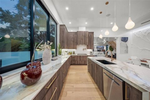 Villa ou maison à vendre à Sarasota, Floride: 4 chambres, 272.2 m2 № 2408871 - photo 7