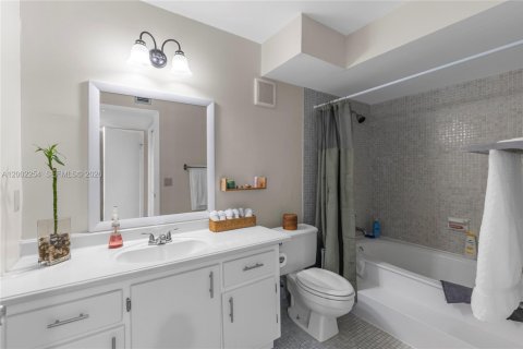 Купить кондоминиум в Уэстон, Флорида 2 спальни, 114.73м2, № 2067814 - фото 23