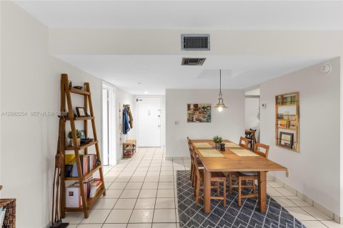 Купить кондоминиум в Уэстон, Флорида 2 спальни, 114.73м2, № 2067814 - фото 10