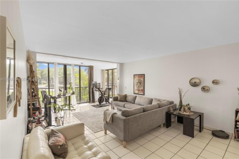 Купить кондоминиум в Уэстон, Флорида 2 спальни, 114.73м2, № 2067814 - фото 3