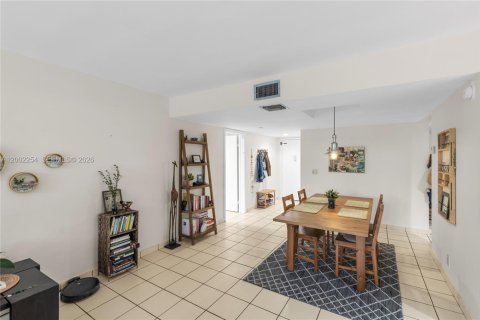 Купить кондоминиум в Уэстон, Флорида 2 спальни, 114.73м2, № 2067814 - фото 15