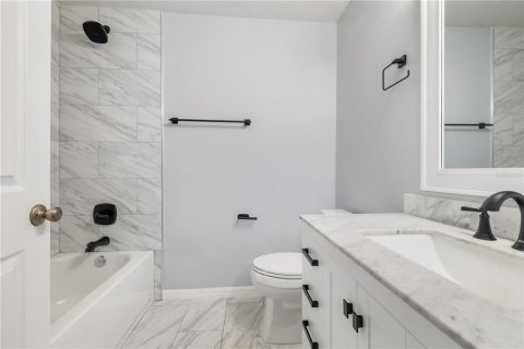 House in Tampa, Florida 3 bedrooms, 120.77 sq.m. № 1879140 - photo 24