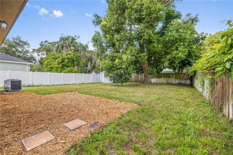 House in Tampa, Florida 3 bedrooms, 120.77 sq.m. № 1879140 - photo 27