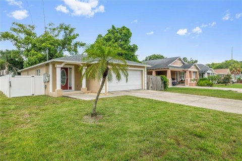 House in Tampa, Florida 3 bedrooms, 120.77 sq.m. № 1879140 - photo 4