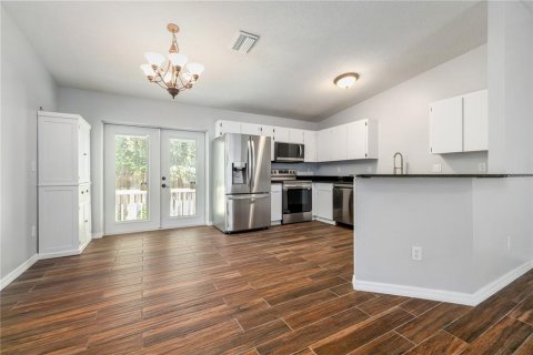 House in Tampa, Florida 3 bedrooms, 120.77 sq.m. № 1879140 - photo 10