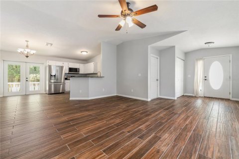 House in Tampa, Florida 3 bedrooms, 120.77 sq.m. № 1879140 - photo 9