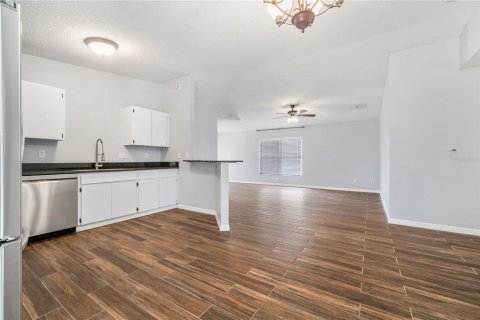 House in Tampa, Florida 3 bedrooms, 120.77 sq.m. № 1879140 - photo 14