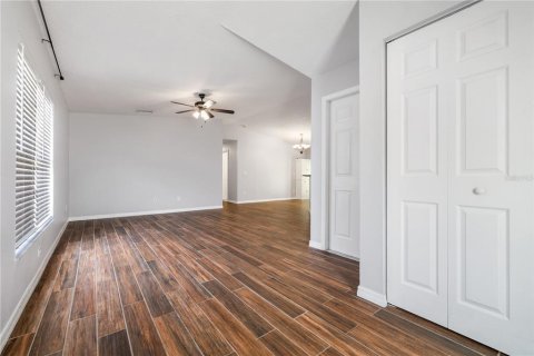 House in Tampa, Florida 3 bedrooms, 120.77 sq.m. № 1879140 - photo 6