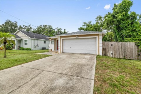 House in Tampa, Florida 3 bedrooms, 120.77 sq.m. № 1879140 - photo 3