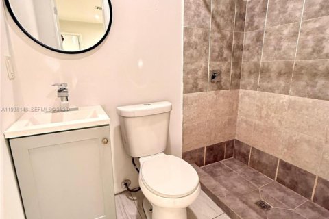 House in Hollywood, Florida 4 bedrooms, 156.54 sq.m. № 1996392 - photo 8