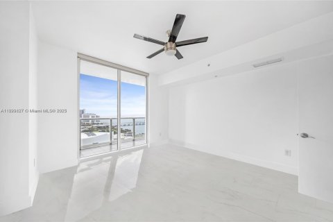 Condo in Miami, Florida, 1 bedroom  № 1807040 - photo 12