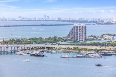Condo in Miami, Florida, 1 bedroom  № 1807040 - photo 29