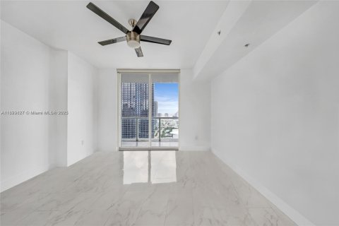 Condo in Miami, Florida, 1 bedroom  № 1807040 - photo 1