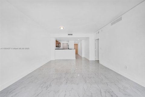 Condo in Miami, Florida, 1 bedroom  № 1807040 - photo 3