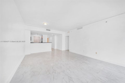 Condo in Miami, Florida, 1 bedroom  № 1807040 - photo 2