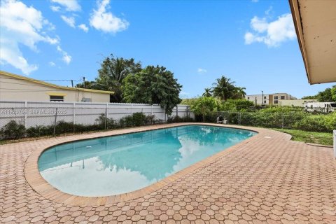 Купить виллу или дом в Санрайз, Флорида 4 спальни, 171.87м2, № 1981995 - фото 3