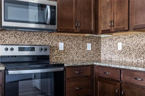 House in Fort Myers, Florida 4 bedrooms, 157.1 sq.m. № 1540187 - photo 8