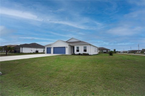 House in Fort Myers, Florida 4 bedrooms, 157.1 sq.m. № 1540187 - photo 3