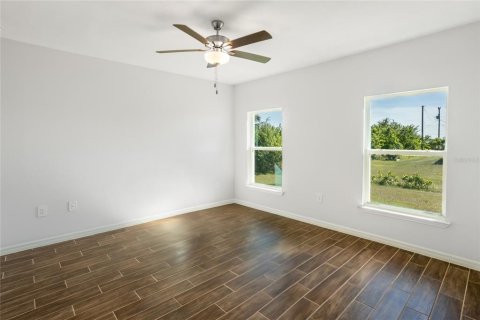 House in Fort Myers, Florida 4 bedrooms, 157.1 sq.m. № 1540187 - photo 14