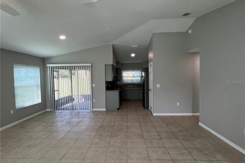 Casa en alquiler en Tavares, Florida, 3 dormitorios, 131.27 m2 № 1788202 - foto 3