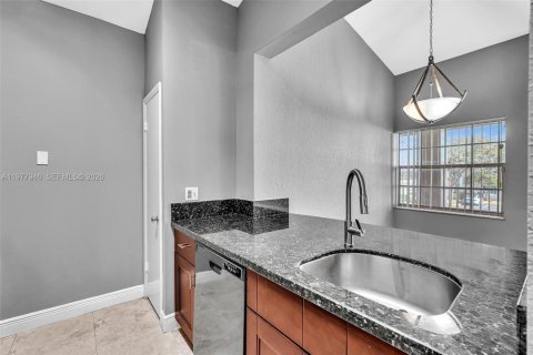 Condo in Oakland Park, Florida, 2 bedrooms  № 2041873 - photo 6