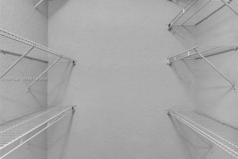 Condo in Oakland Park, Florida, 2 bedrooms  № 2041873 - photo 22