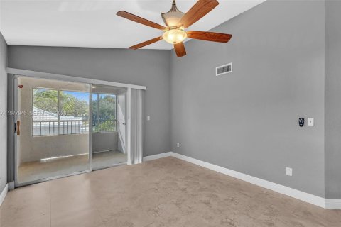 Condo in Oakland Park, Florida, 2 bedrooms  № 2041873 - photo 13