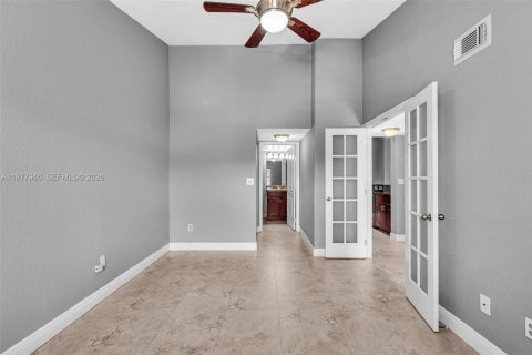 Condo in Oakland Park, Florida, 2 bedrooms  № 2041873 - photo 21