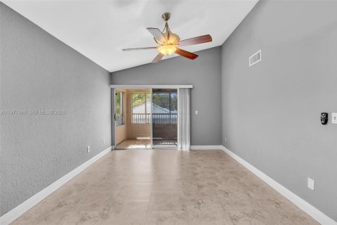 Condo in Oakland Park, Florida, 2 bedrooms  № 2041873 - photo 11