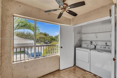 Condo in Oakland Park, Florida, 2 bedrooms  № 2041873 - photo 17