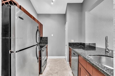 Condo in Oakland Park, Florida, 2 bedrooms  № 2041873 - photo 7