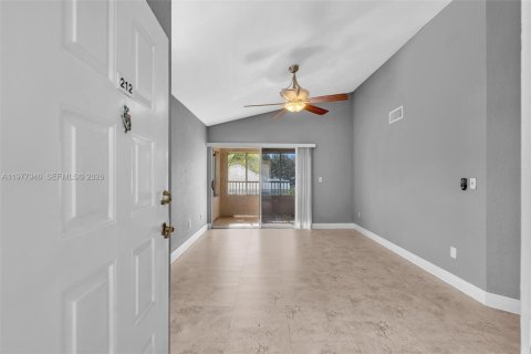 Condo in Oakland Park, Florida, 2 bedrooms  № 2041873 - photo 9