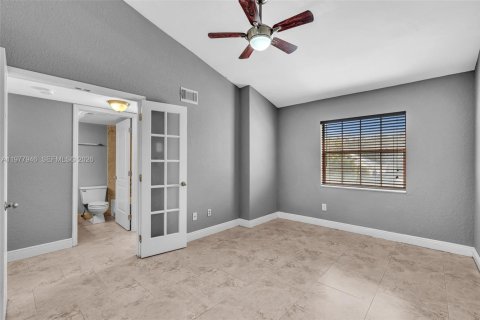 Condo in Oakland Park, Florida, 2 bedrooms  № 2041873 - photo 20