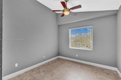 Condo in Oakland Park, Florida, 2 bedrooms  № 2041873 - photo 25