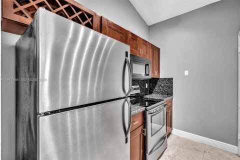 Condo in Oakland Park, Florida, 2 bedrooms  № 2041873 - photo 4