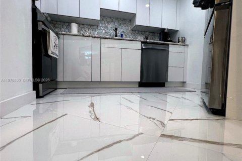 Снять в аренду кондоминиум в Майами, Флорида 2 спальни, 91.97м2, № 2079181 - фото 2