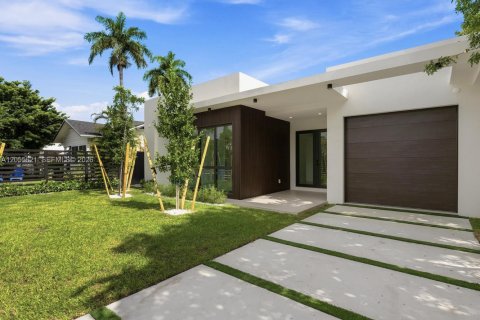 Villa ou maison à vendre à Miami, Floride: 4 chambres, 227.24 m2 № 2246513 - photo 2