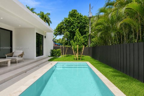 Villa ou maison à vendre à Miami, Floride: 4 chambres, 227.24 m2 № 2246513 - photo 12