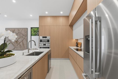 Villa ou maison à vendre à Miami, Floride: 4 chambres, 227.24 m2 № 2246513 - photo 30