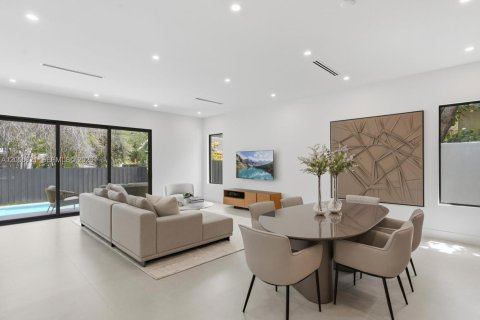 Villa ou maison à vendre à Miami, Floride: 4 chambres, 227.24 m2 № 2246513 - photo 18