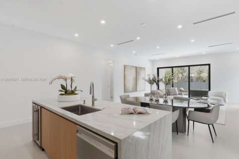 Villa ou maison à vendre à Miami, Floride: 4 chambres, 227.24 m2 № 2246513 - photo 17