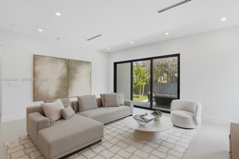Villa ou maison à vendre à Miami, Floride: 4 chambres, 227.24 m2 № 2246513 - photo 23