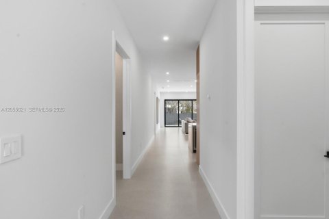 Villa ou maison à vendre à Miami, Floride: 4 chambres, 227.24 m2 № 2246513 - photo 13
